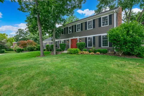 104 Branchwood Dr, Schaumburg, IL 60193