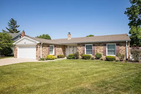 601 Newport Ave, Westmont, IL 60559