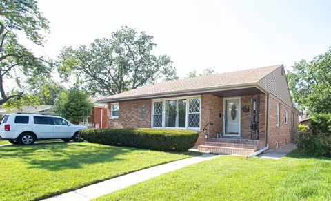 4040 Howard St, Skokie, IL 60076