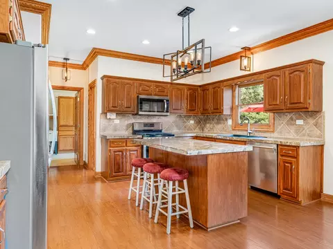 145 E Gilbert Rd, Palatine, IL 60067 photo 13