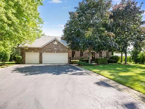 145 E Gilbert Rd, Palatine, IL 60067 photo 2