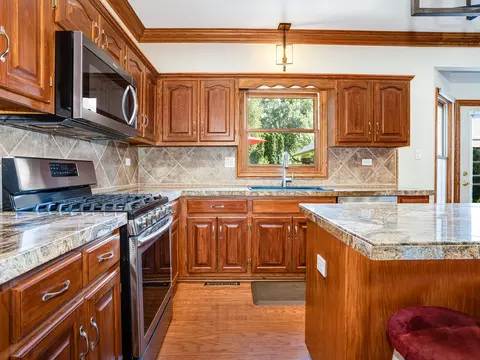 145 E Gilbert Rd, Palatine, IL 60067 photo 12