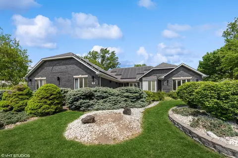 210 E White Oak St, Arlington Heights, IL 60005