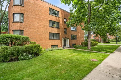 2301 Central St #1E, Evanston, IL 60201