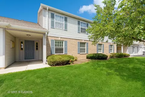 1022 Wynnfield Ct #B, Elgin, IL 60120