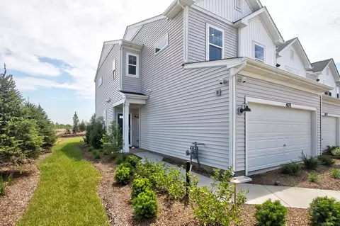 481 Comstock Rd, South Elgin, IL 60177