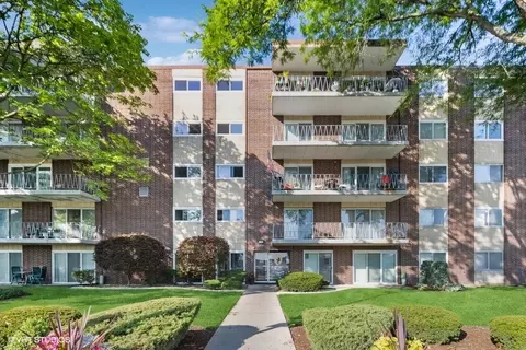 2900 Maple Ave #4E, Downers Grove, IL 60515