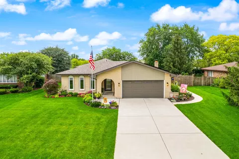 2411 Chippewa Ct, Lisle, IL 60532