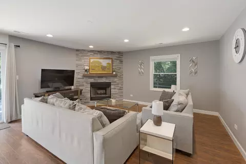 112 Croyden St, Spring Grove, IL 60081 photo 4