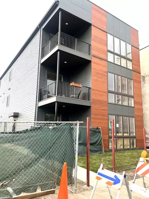 3655 S Indiana Ave, Chicago, IL 60653