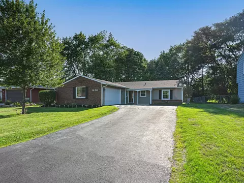 1420 Austin Ave, Aurora, IL 60505