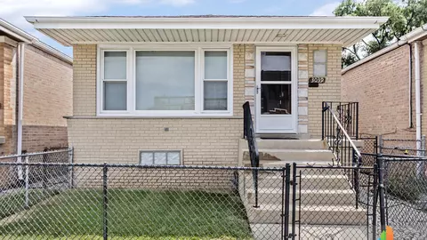 3039 S Haynes Ct, Chicago, IL 60608