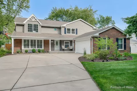 1558 Apache Dr, Naperville, IL 60563