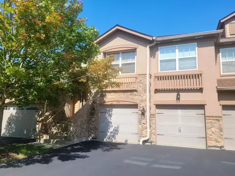 1974 Crenshaw Cir #1974, Vernon Hills, IL 60061