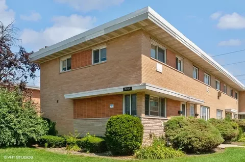 8704 Gregory Ln #A, Des Plaines, IL 60016