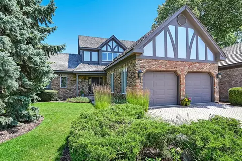 36 Lancaster Ct, Burr Ridge, IL 60527