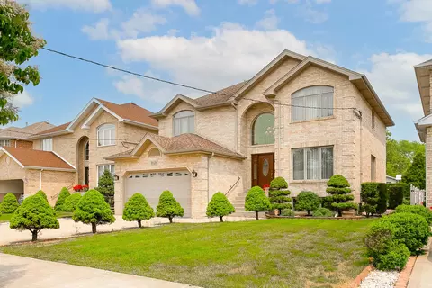 8121 Rutherford Ave, Burbank, IL 60459