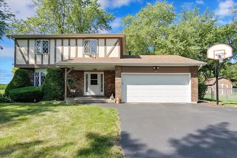 52 Amy Dr, Oswego, IL 60543