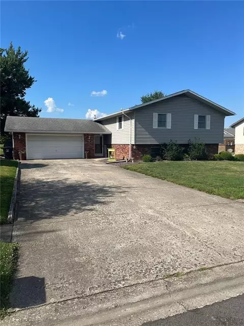 206 E Santa Maria Ave, Effingham, IL 62401