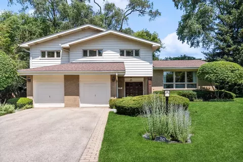2142 Sandy Ln, Wilmette, IL 60091