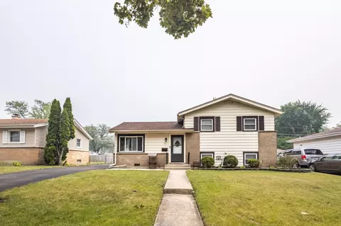 31 N Rose Ave, Addison, IL 60101
