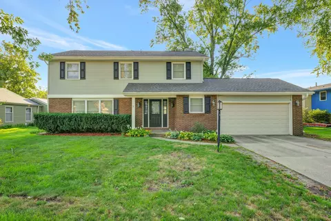 2 Clover Leaf Ct, Savoy, IL 61874