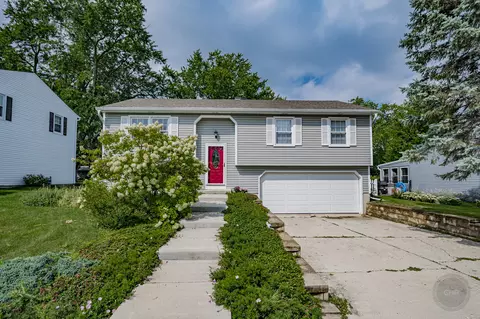 1621 Warbler Dr, Naperville, IL 60565