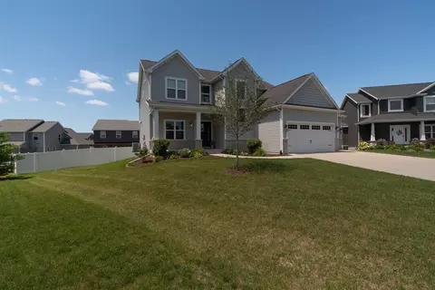 18 Red Maple Ct, Bloomington, IL 61705 photo 2