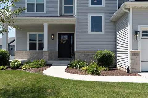 18 Red Maple Ct, Bloomington, IL 61705 photo 4