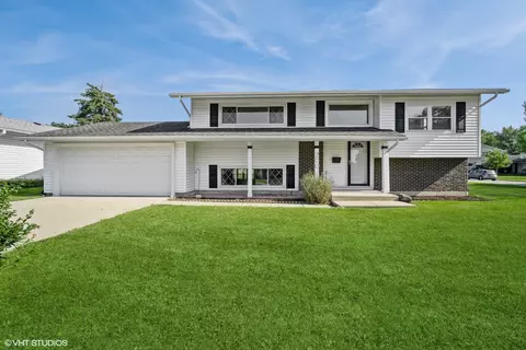 200 Parkchester Rd, Elk Grove Village, IL 60007