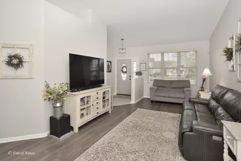 28806 Sawmill Ln, Lakemoor, IL 60051 photo 3