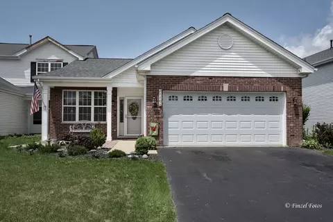 28806 Sawmill Ln, Lakemoor, IL 60051