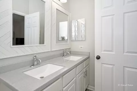 28806 Sawmill Ln, Lakemoor, IL 60051 photo 11