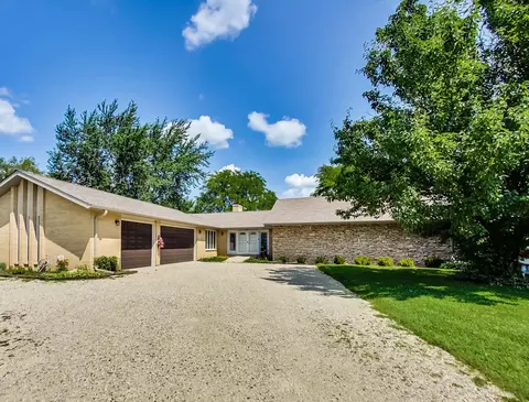 22132 W Il Route 176, Mundelein, IL 60060