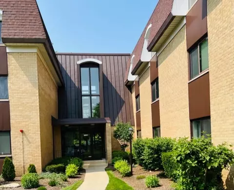 1103 N Mill St #307, Naperville, IL 60563