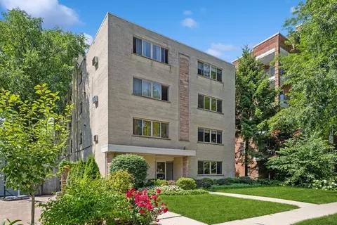 2710 Central St #3W, Evanston, IL 60201