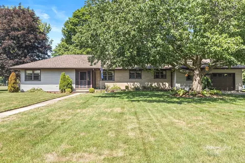 445 S Ralph St, Watseka, IL 60970