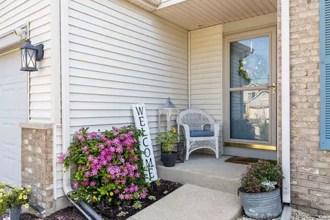 2102 Ashbrook Ct, Plainfield, IL 60586 photo 2