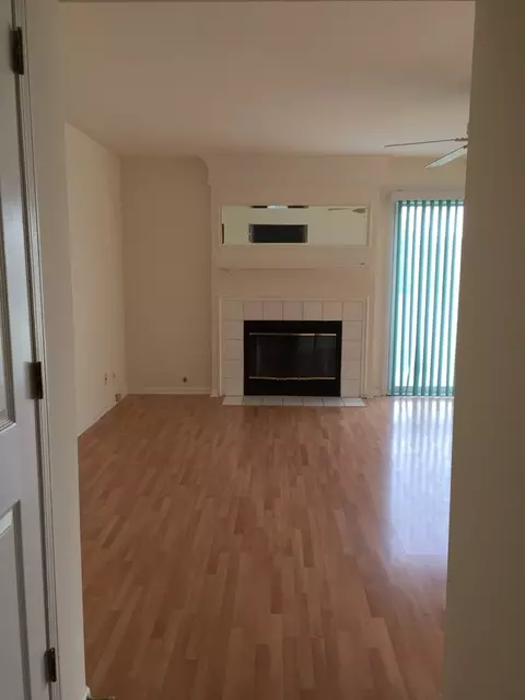 4675 N Sapphire Dr, Hoffman Estates, IL 60192 photo 5