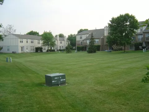 4675 N Sapphire Dr, Hoffman Estates, IL 60192 photo 4