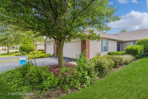 618 S Essington Dr, Round Lake, IL 60073