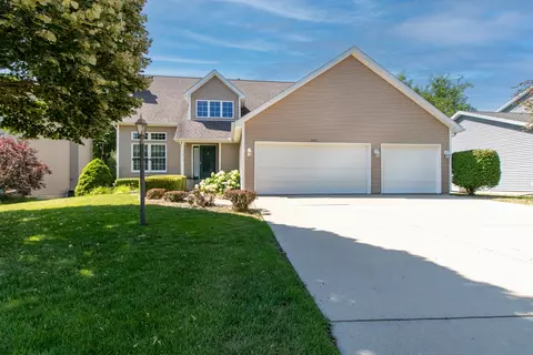 1013 Pine Meadows Ct, Normal, IL 61761