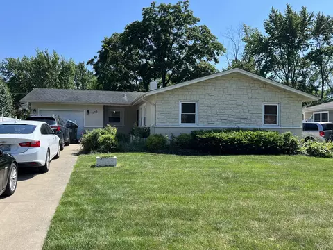1409 W Willow Ln, Mount Prospect, IL 60056