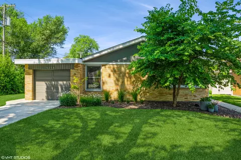 9214 Kostner Ave, Skokie, IL 60076