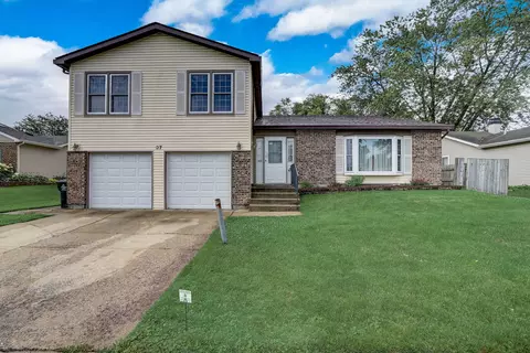 37 Hesterman Dr, Glendale Heights, IL 60139