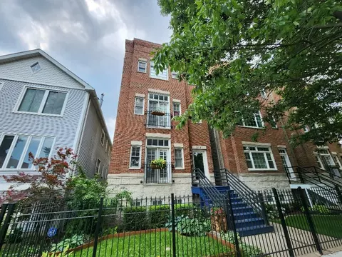 1641 W Wolfram St #2, Chicago, IL 60657