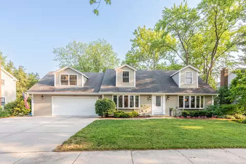 420 Bayberry Ln, Naperville, IL 60563