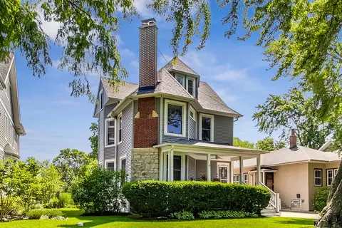 125 Woodside Rd, Riverside, IL 60546
