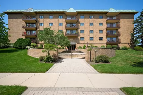 40 S Main St #5A, Glen Ellyn, IL 60137