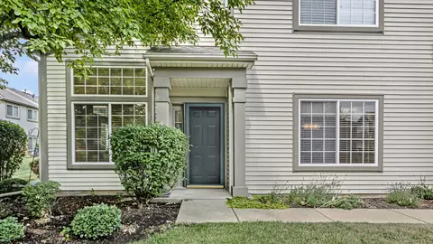 1082 Park Hill Cir #1082, Aurora, IL 60502